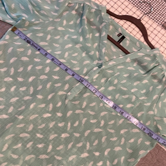 🪶 Pale Green Feather Blouse - Picture 8 of 9